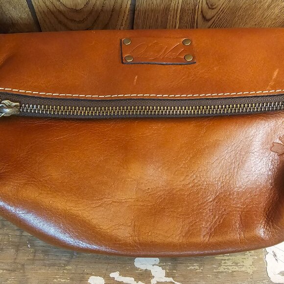 Patricia Nash large wristlet - Picture 4 of 9